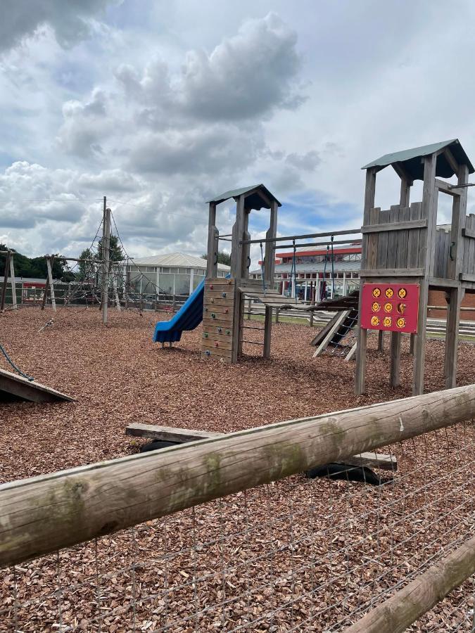 Parkdean Static Caravan On Cherry Tree Holiday Park เกรทยาร์มัธ ภายนอก รูปภาพ